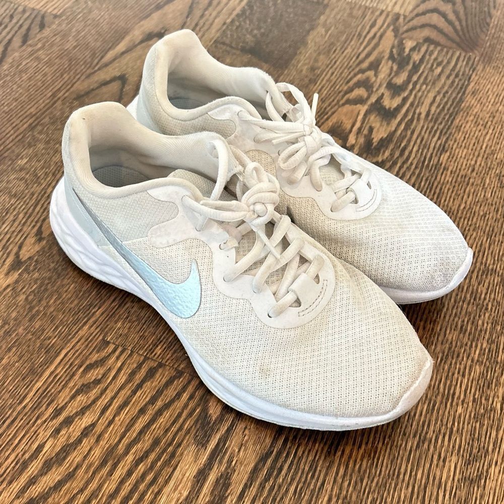 Nike Solid White Running Athletic Tennishoes - image 1